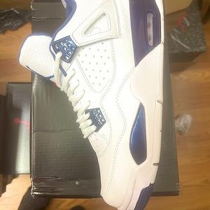 Fashion sneakers available in men sizes from 7 to 13 and very affordable prices.